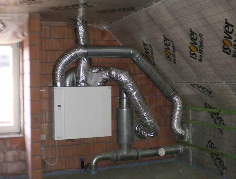 Ventilatiesysteem unit op zolder 2